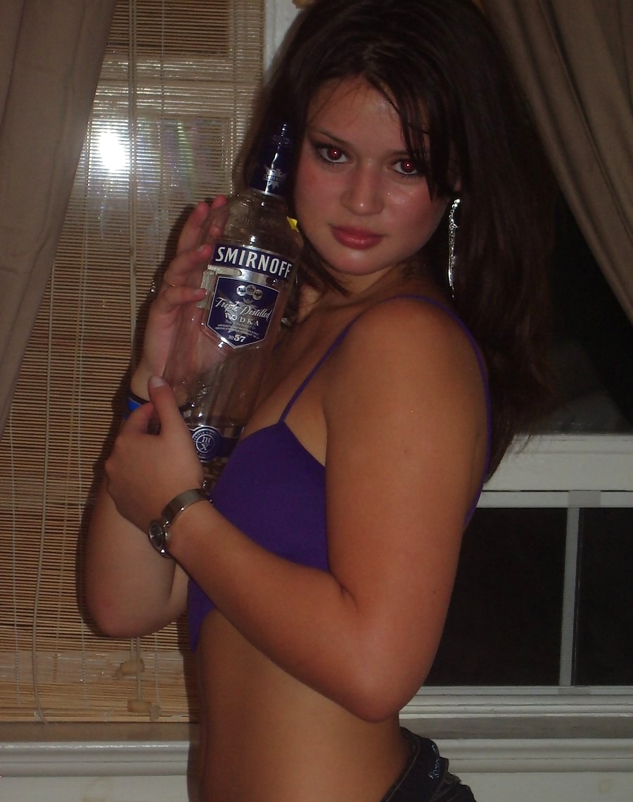 Brunette Amateur #33208763