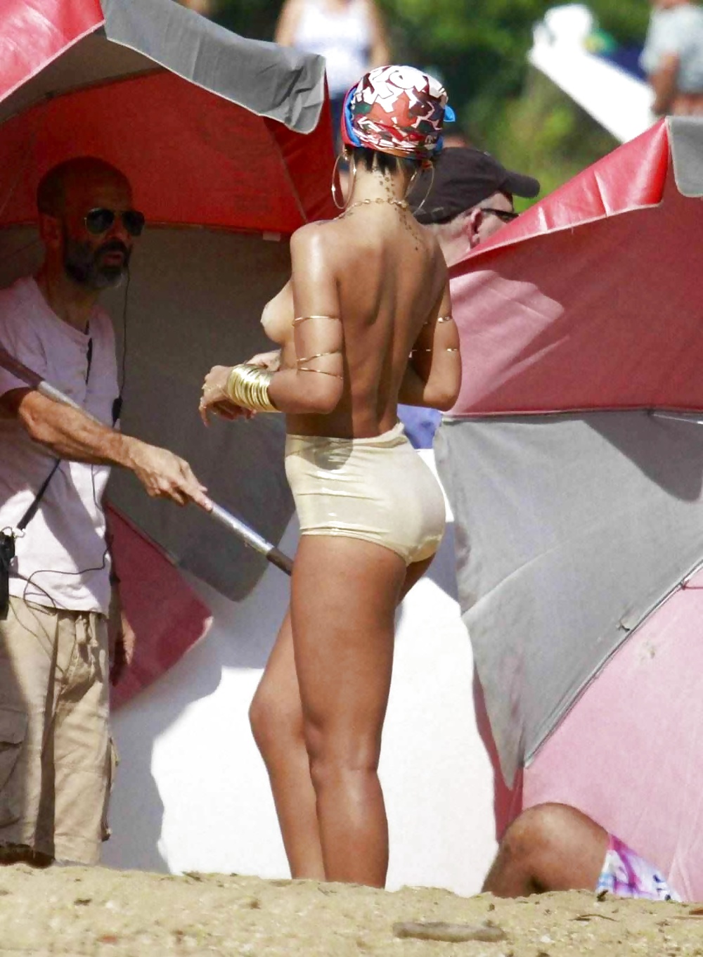 Rihanna 
 #35768715