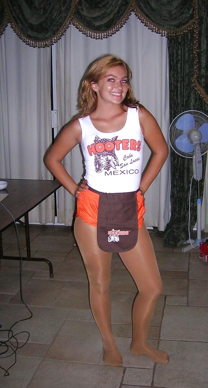 Pantyhose chicas de hooters
 #23296429