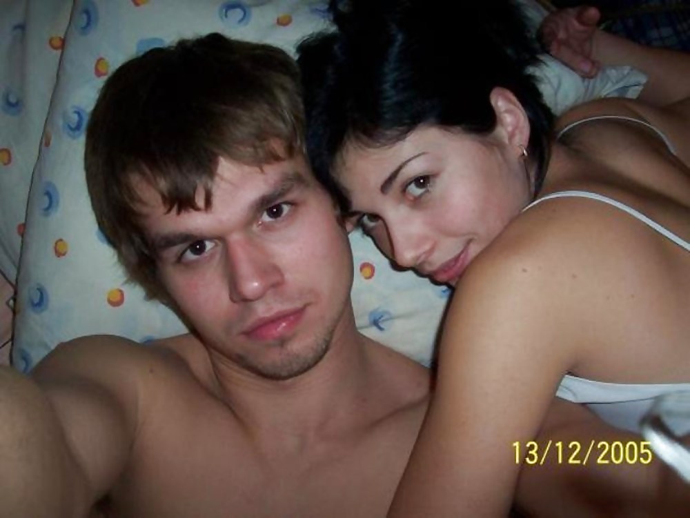 2人の若いロシア人スインガーカップルの楽しみ 
 #25693977