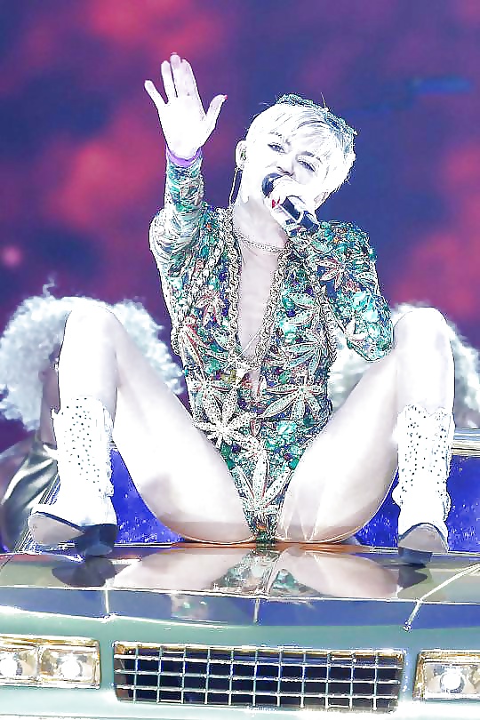 Miley Cyrus #26091051