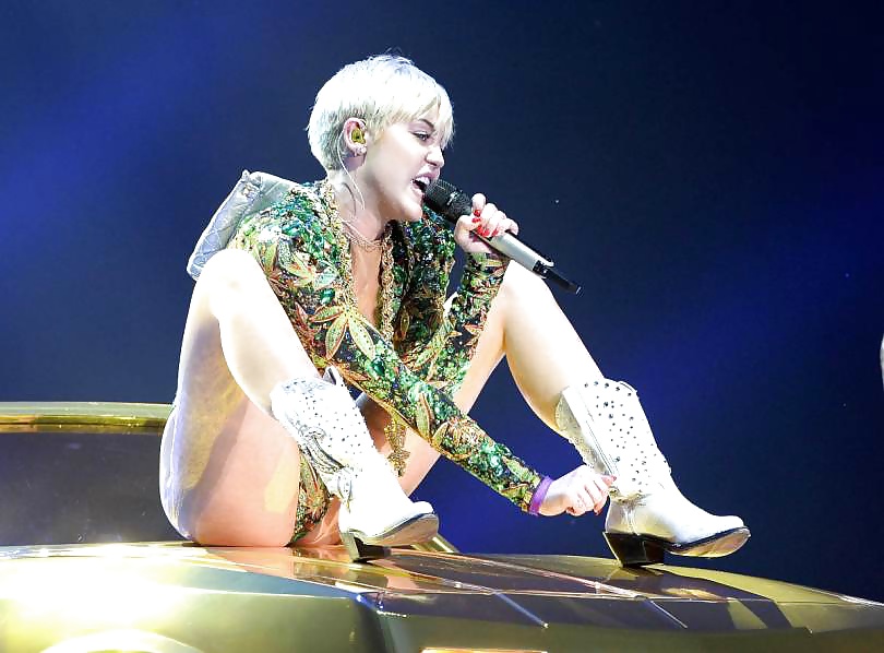 Miley Cyrus #26091270