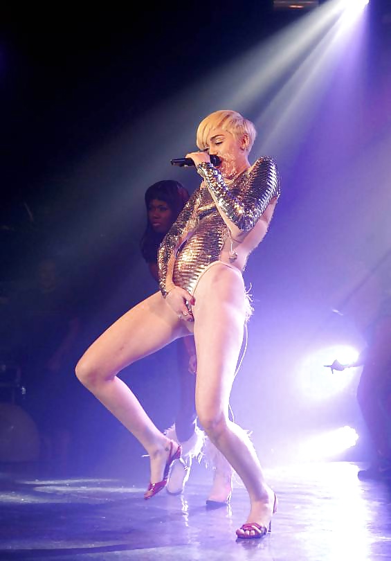 Miley Cyrus #26091347