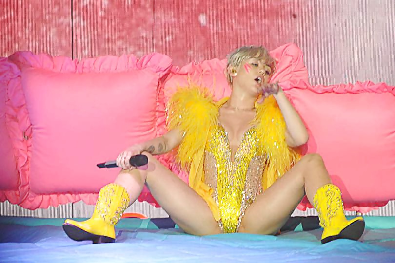 Miley Cyrus #26091492