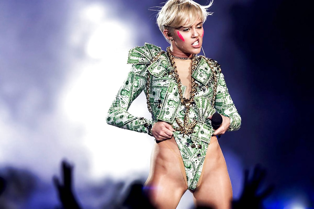 Miley Cyrus #26091586