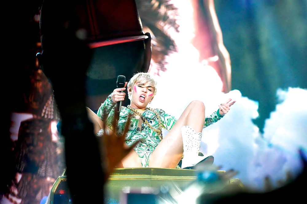 Miley Cyrus #26091645