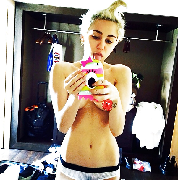 Miley Cyrus #26091912
