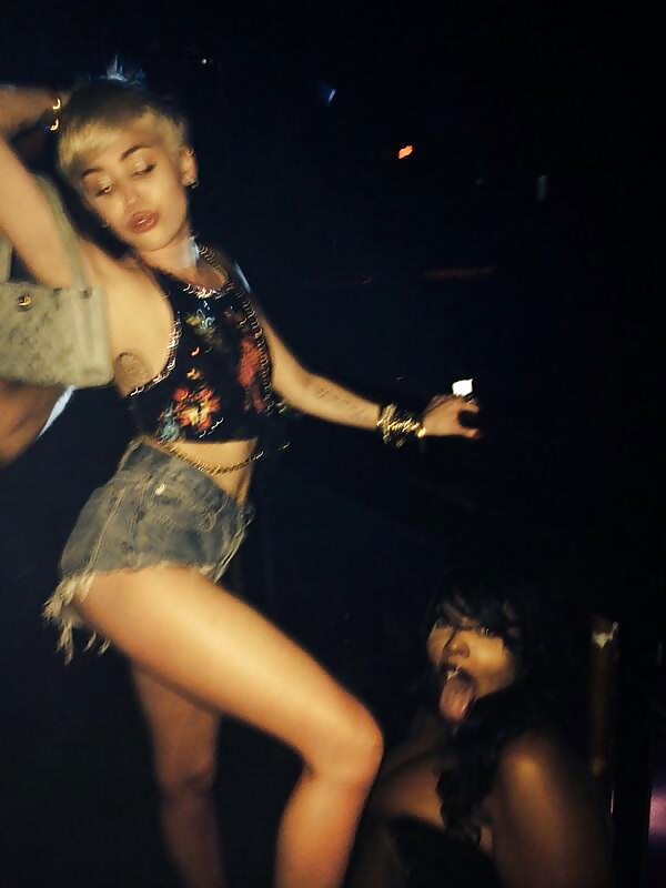 Miley Cyrus #26091918