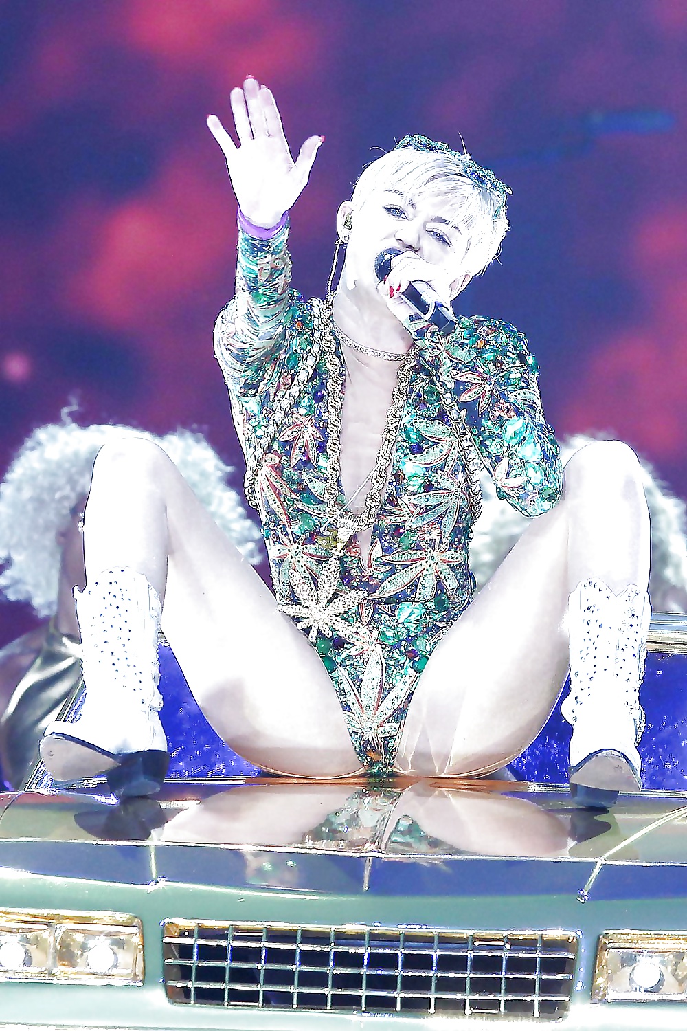 Miley Cyrus #26092200
