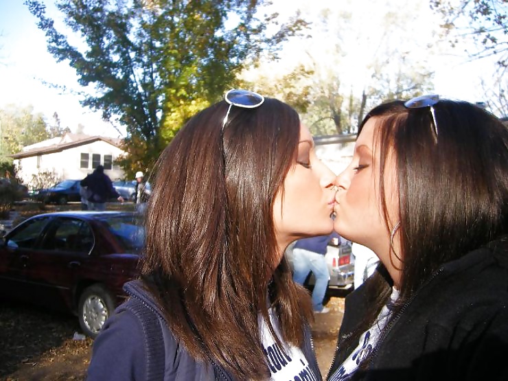 Girls Kissing Girls 17 #40873873