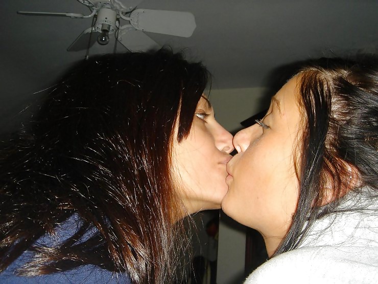 Girls Kissing Girls 17 #40873892