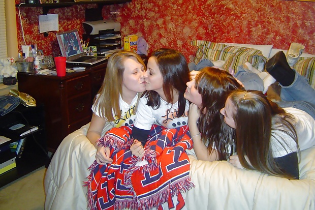 Girls Kissing Girls 17 #40873908