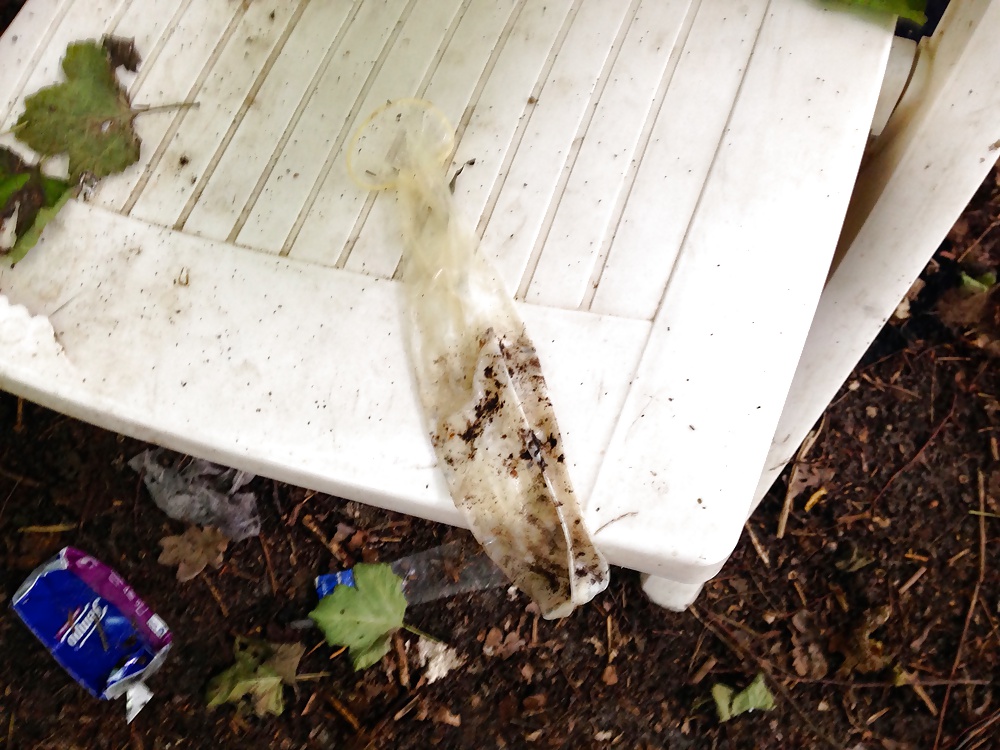 Wald in meiner naehe... strumpfhose.... kondom... condom
 #27629591