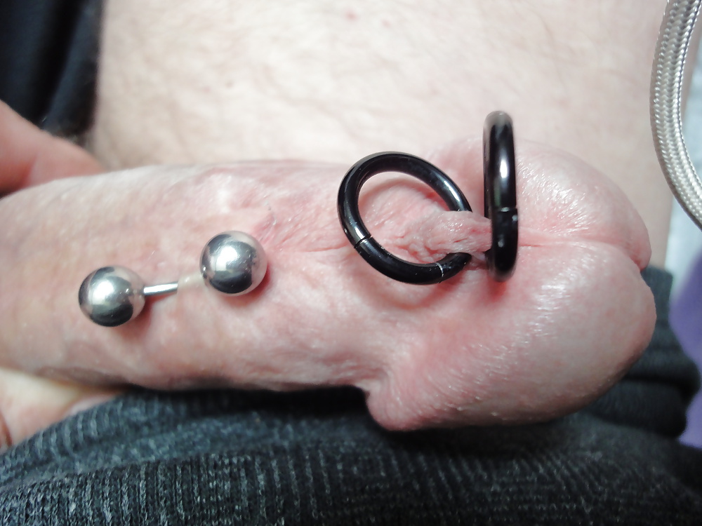 Hd primo piano del mio pene circonciso con piercing
 #23959258