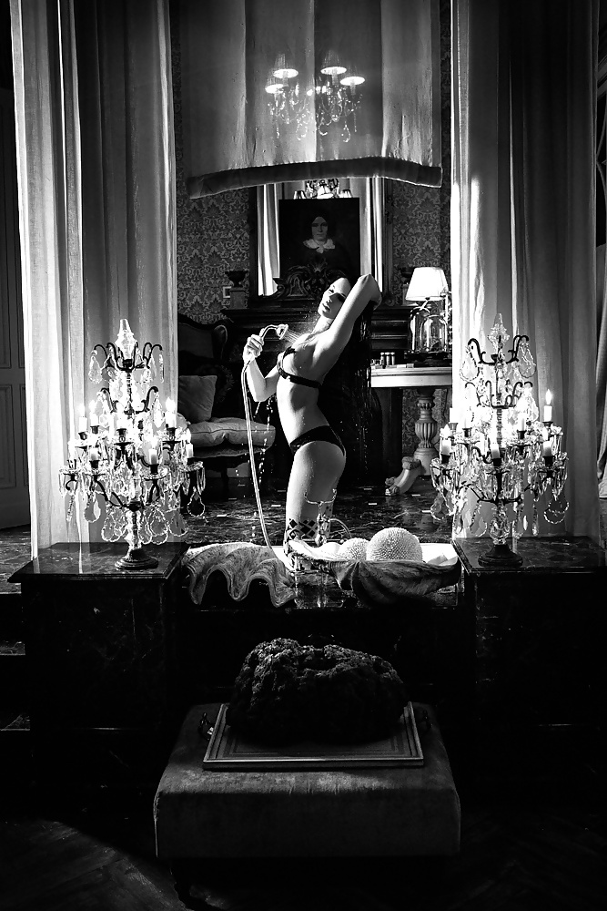 Lingerie et belles femmes ne font qu'un iii
 #27823295