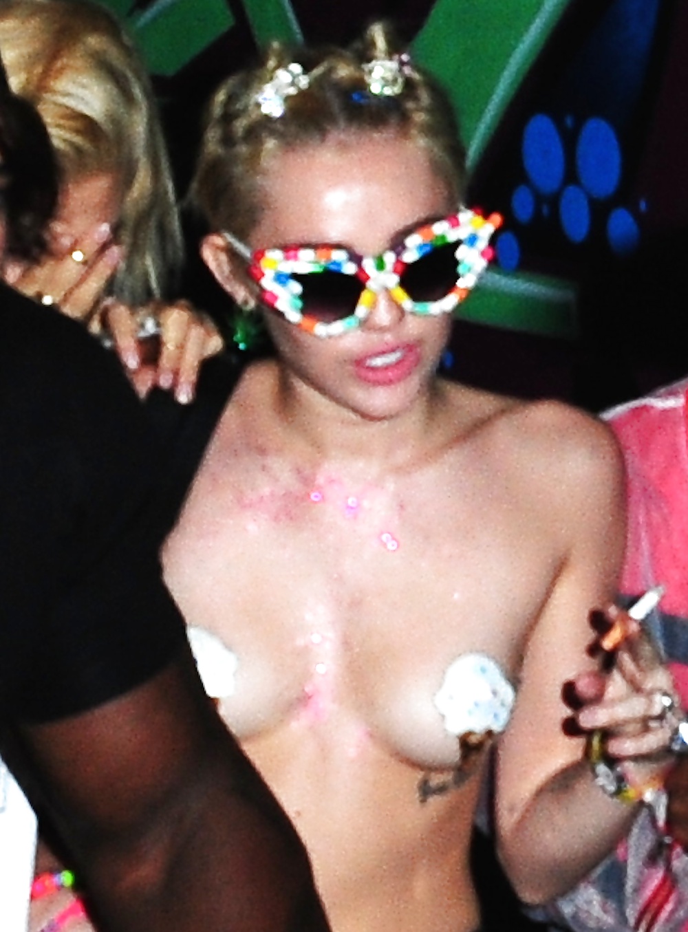 Miley nudes
 #25156362