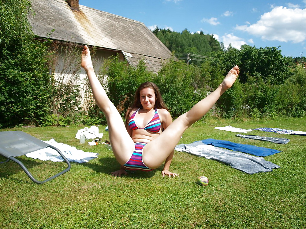 Bikini Jugendliche Im Garten 2 #28814498