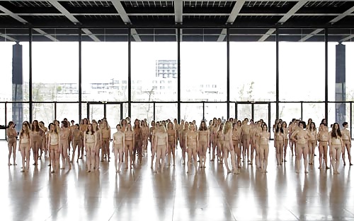 ナイロンの下のブッシュ
 #28943974