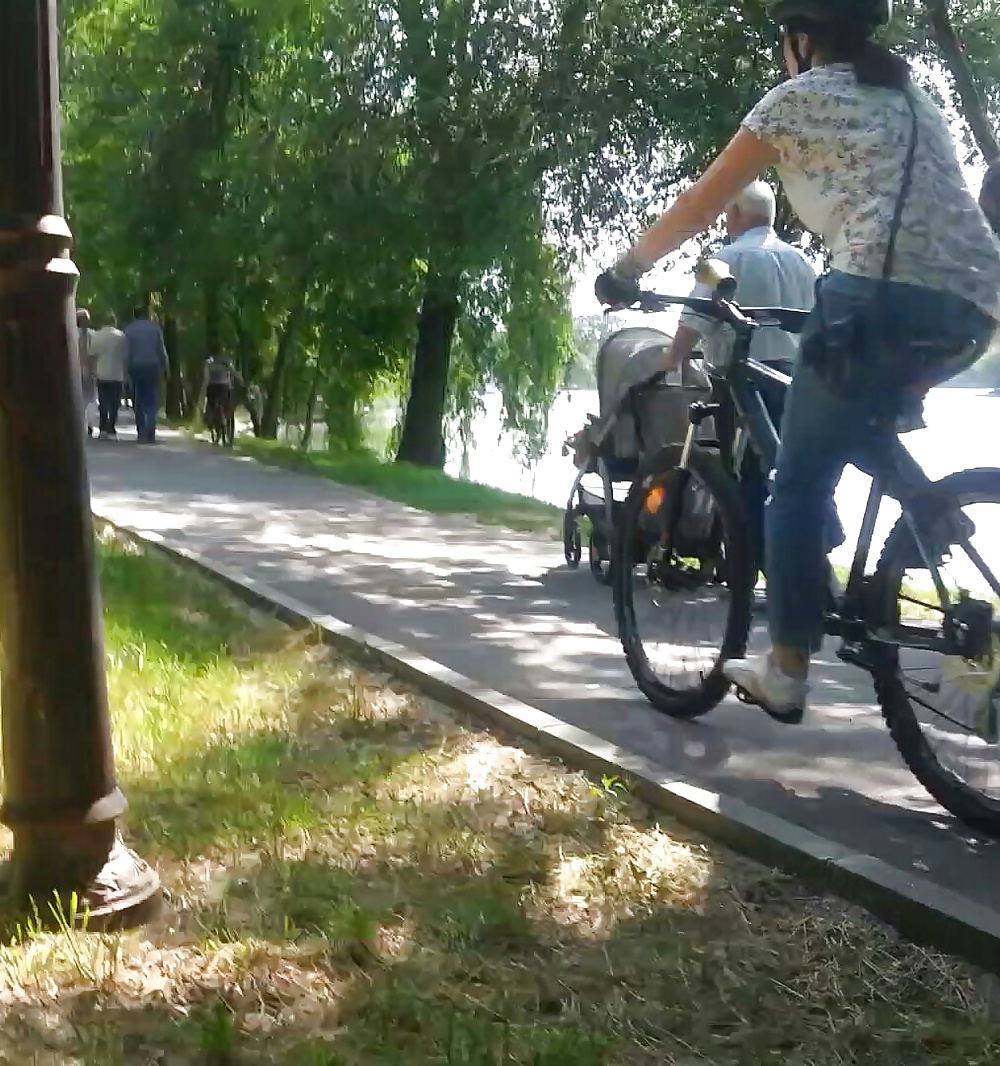 Espía bicicleta y rollos viejo + joven rumano
 #28972153