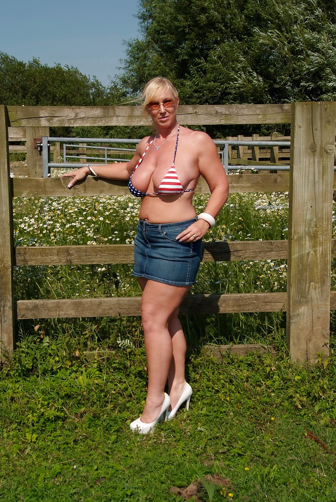 Hot MILF MelodyUK In American Flag Bikini #26099187