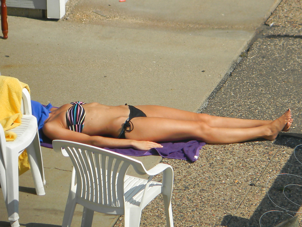 Teen flashes her titties sunbathing #22917367