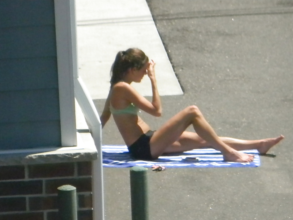Teen flashes her titties sunbathing #22917532