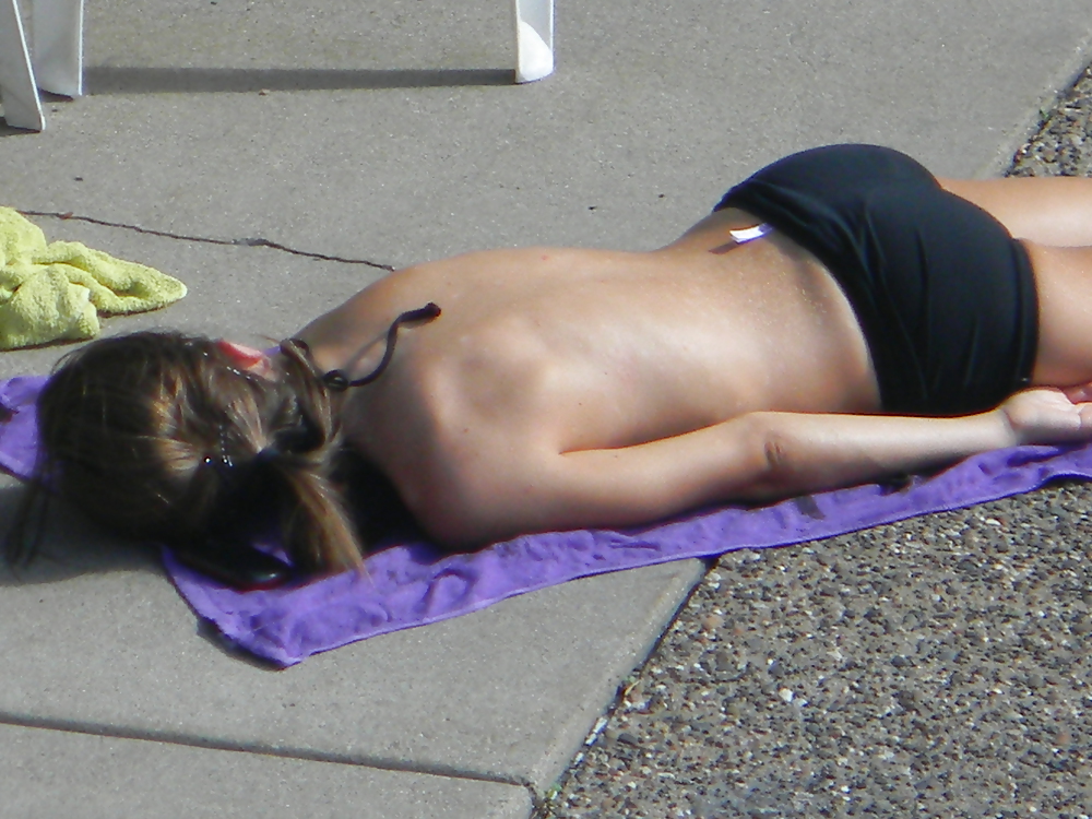 Teen flashes her titties sunbathing #22917567