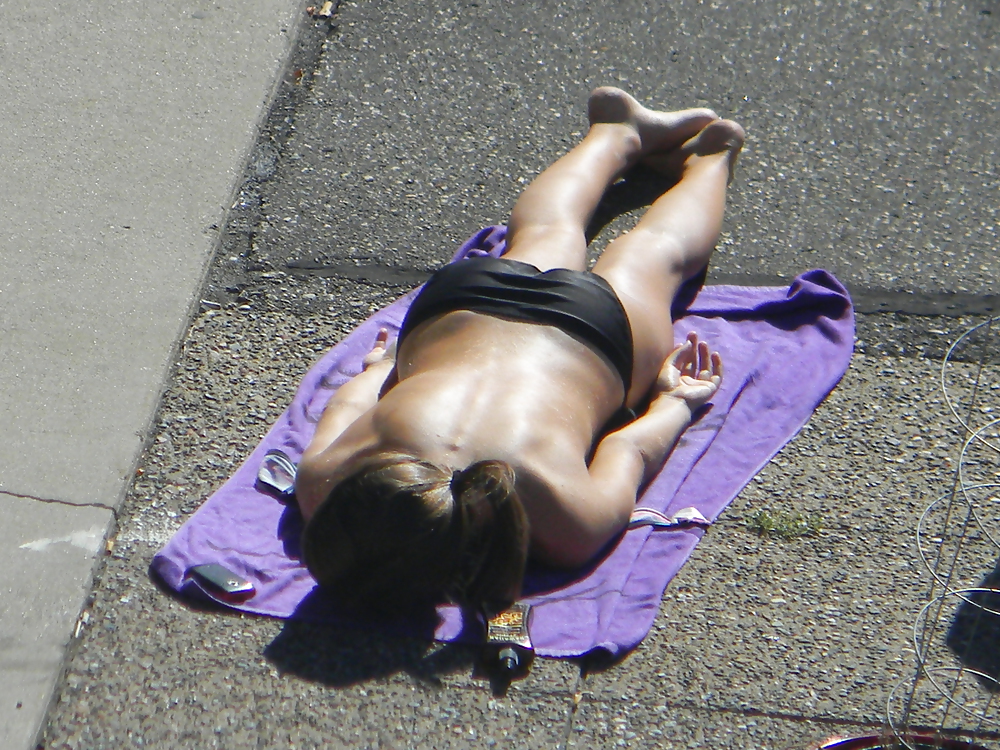 Teen flashes her titties sunbathing #22917579