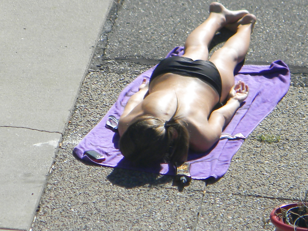 Teen flashes her titties sunbathing #22917642