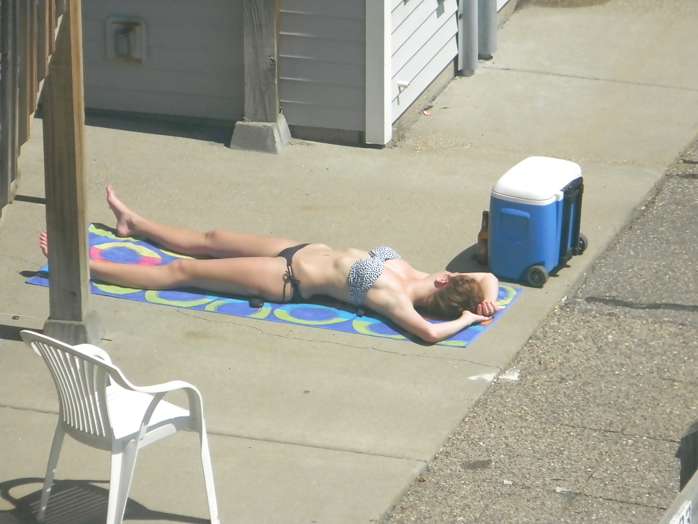 Teen flashes her titties sunbathing #22917848