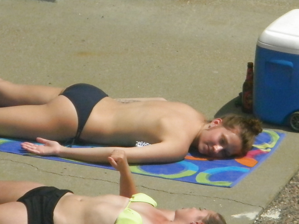 Teen flashes her titties sunbathing #22917859