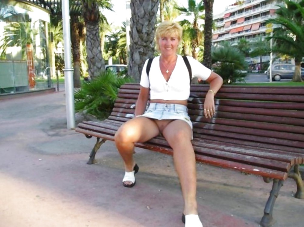 Flashing and Upskirts in Public #25009411