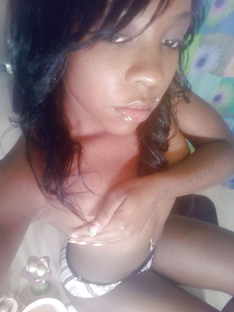 Chica negra 5150d2
 #26610015