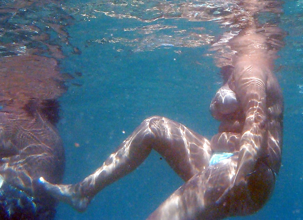 Bikini bajo el agua
 #34184506