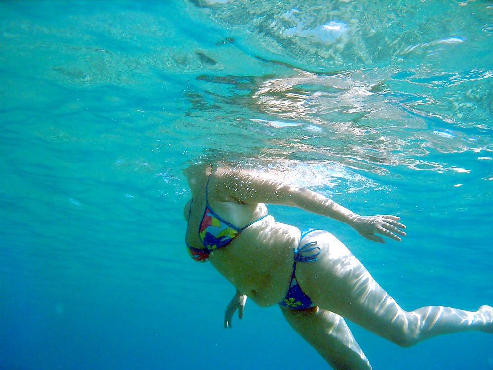Bikini bajo el agua
 #34184524