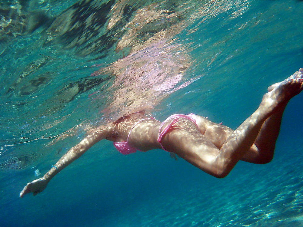 Bikini bajo el agua
 #34184541