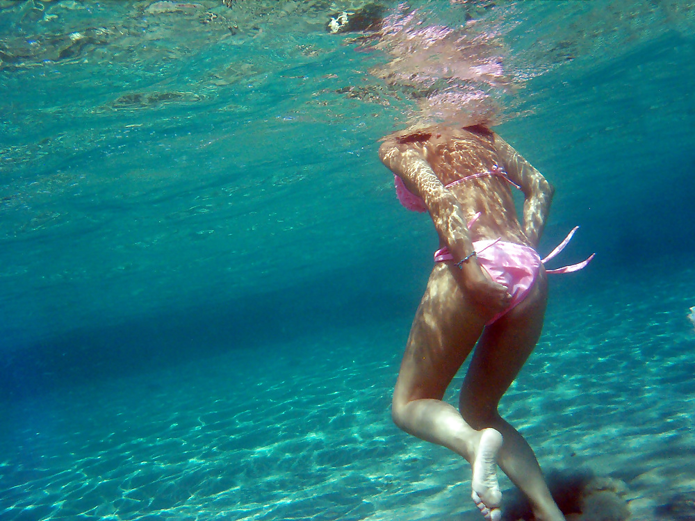 Bikini bajo el agua
 #34184547