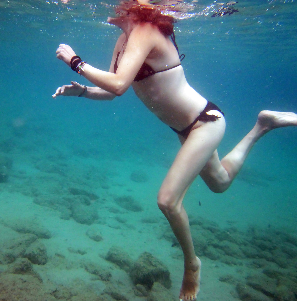 Bikini bajo el agua
 #34184582