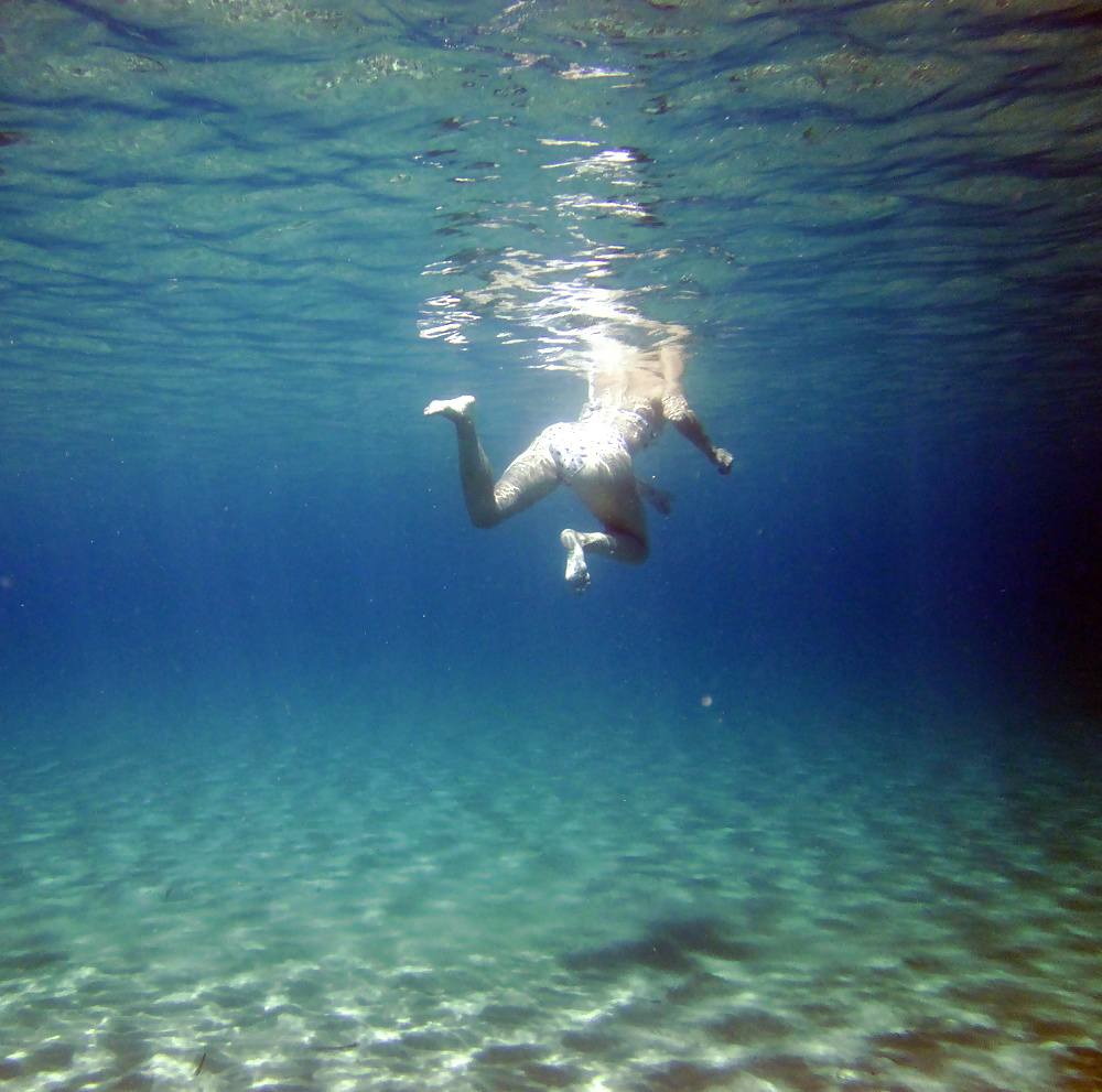 Bikini bajo el agua
 #34184590