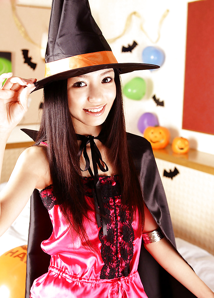 Chica japonesa lista para halloween
 #37629493