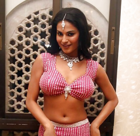 Hot Indian Bitch Veena Malik is desperate for cum #26540319