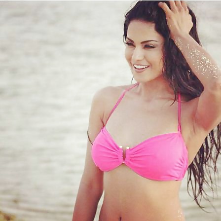 Hot Indian Bitch Veena Malik is desperate for cum #26540371