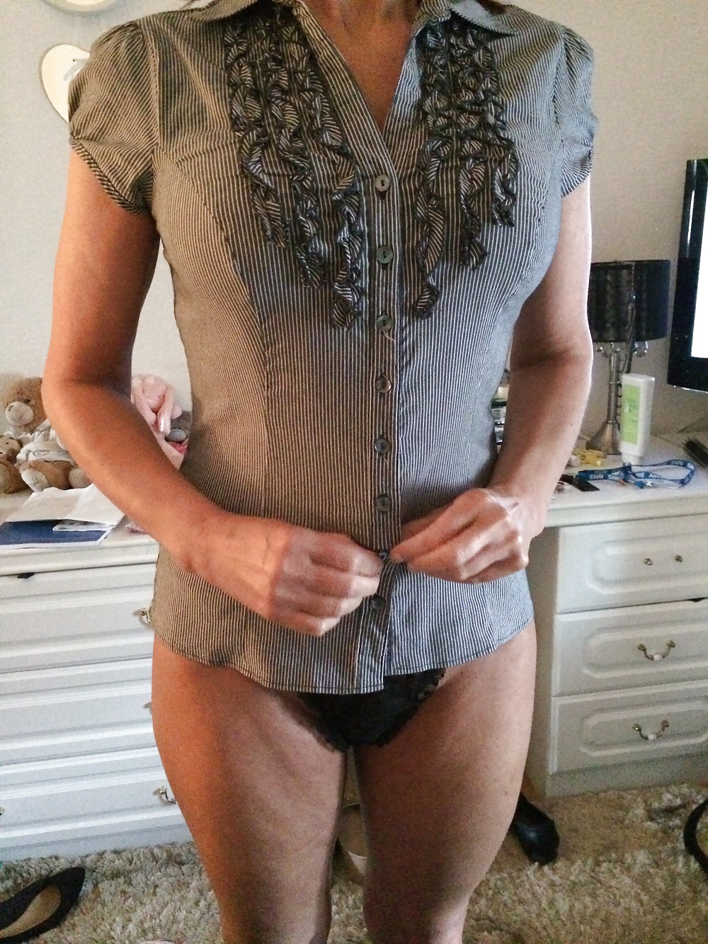 Tryd Auf Eine Alte Bluse Passt Es Noch? Oder Ein Wenig Eng? #25969950