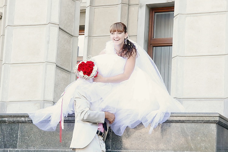 Bajo el vestido de novia
 #40804631