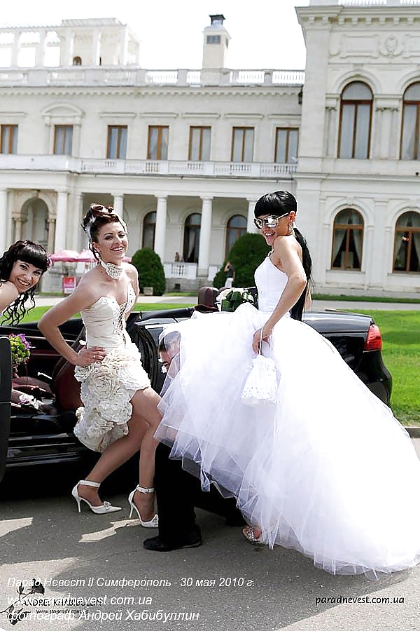 Bajo el vestido de novia
 #40804701