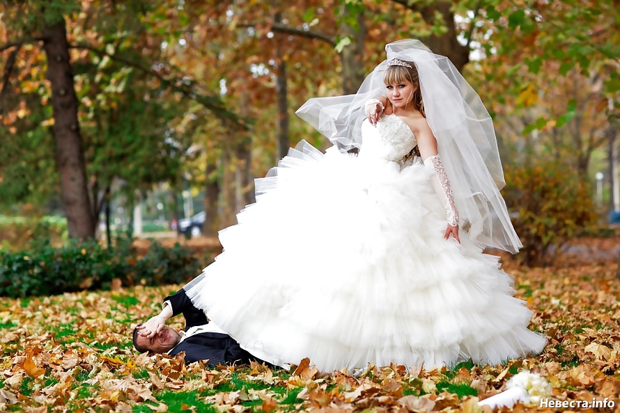 Bajo el vestido de novia
 #40805157