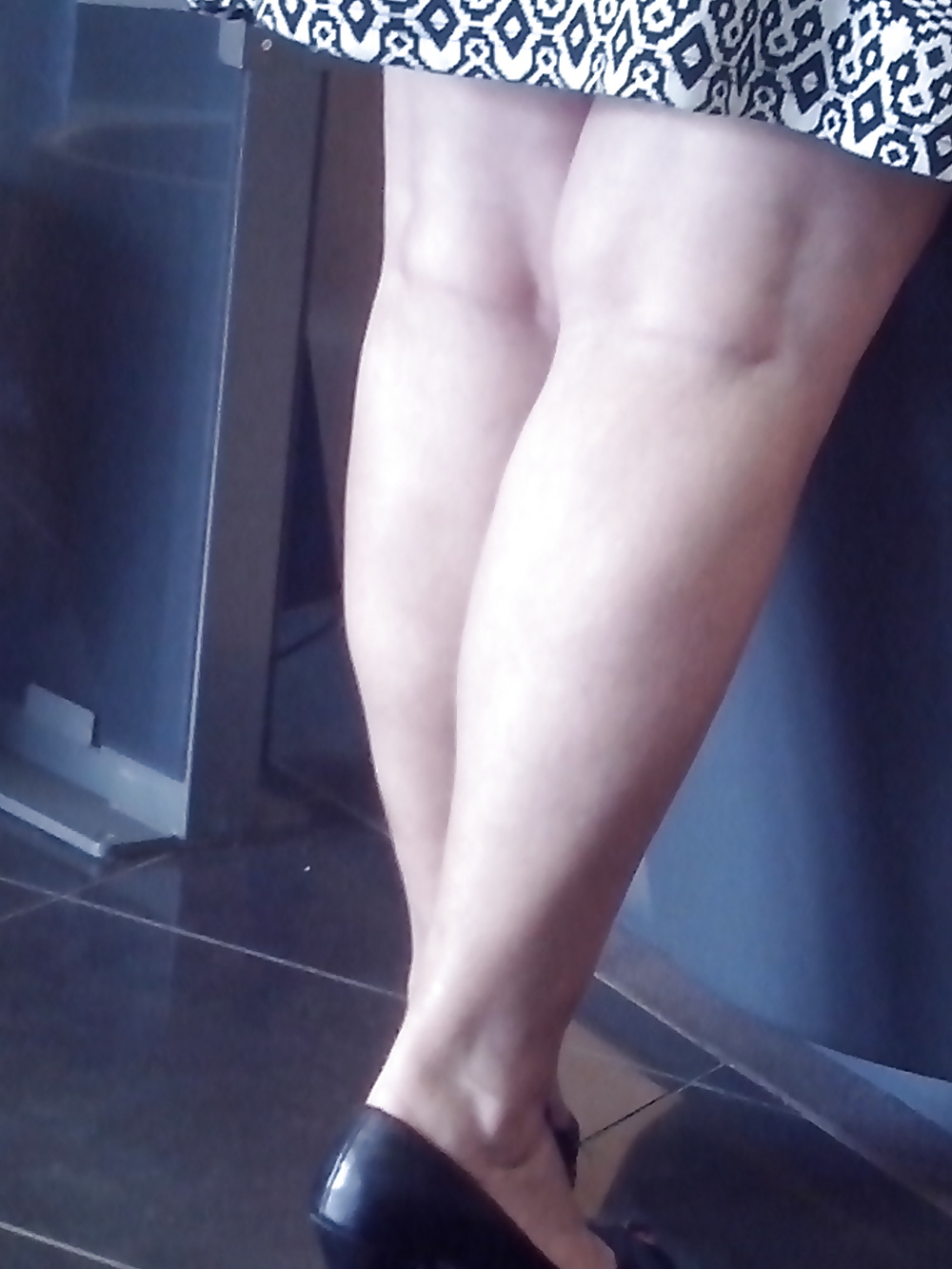 Mature smooth legs #27107314