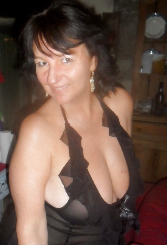 Stunning big titted MILF Evie #22992917