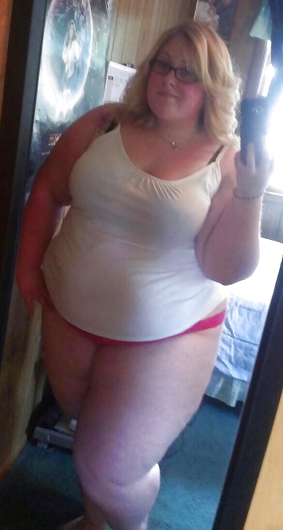 Cuties with Curves #24848313