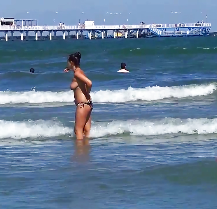 Spy sexy teens topless spiaggia estate rumeno
 #40614621